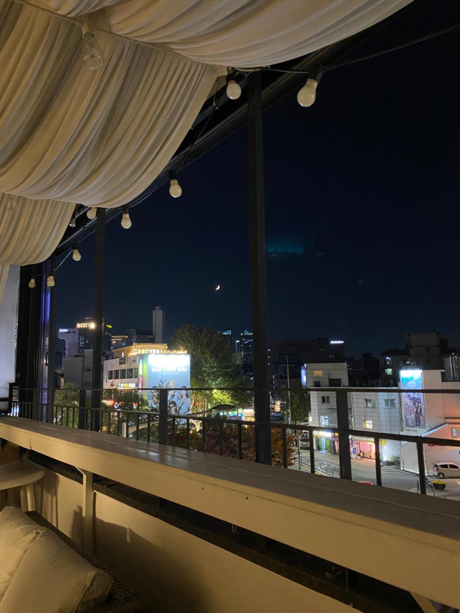 Hostel 3min From Metro - Lodging With Roof Terrace - Convenient Transport - Cvs Downstairs - Hot Places Nearby Seoul